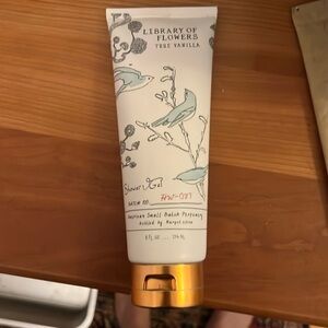 Library of Flowers True Vanilla shower gel.